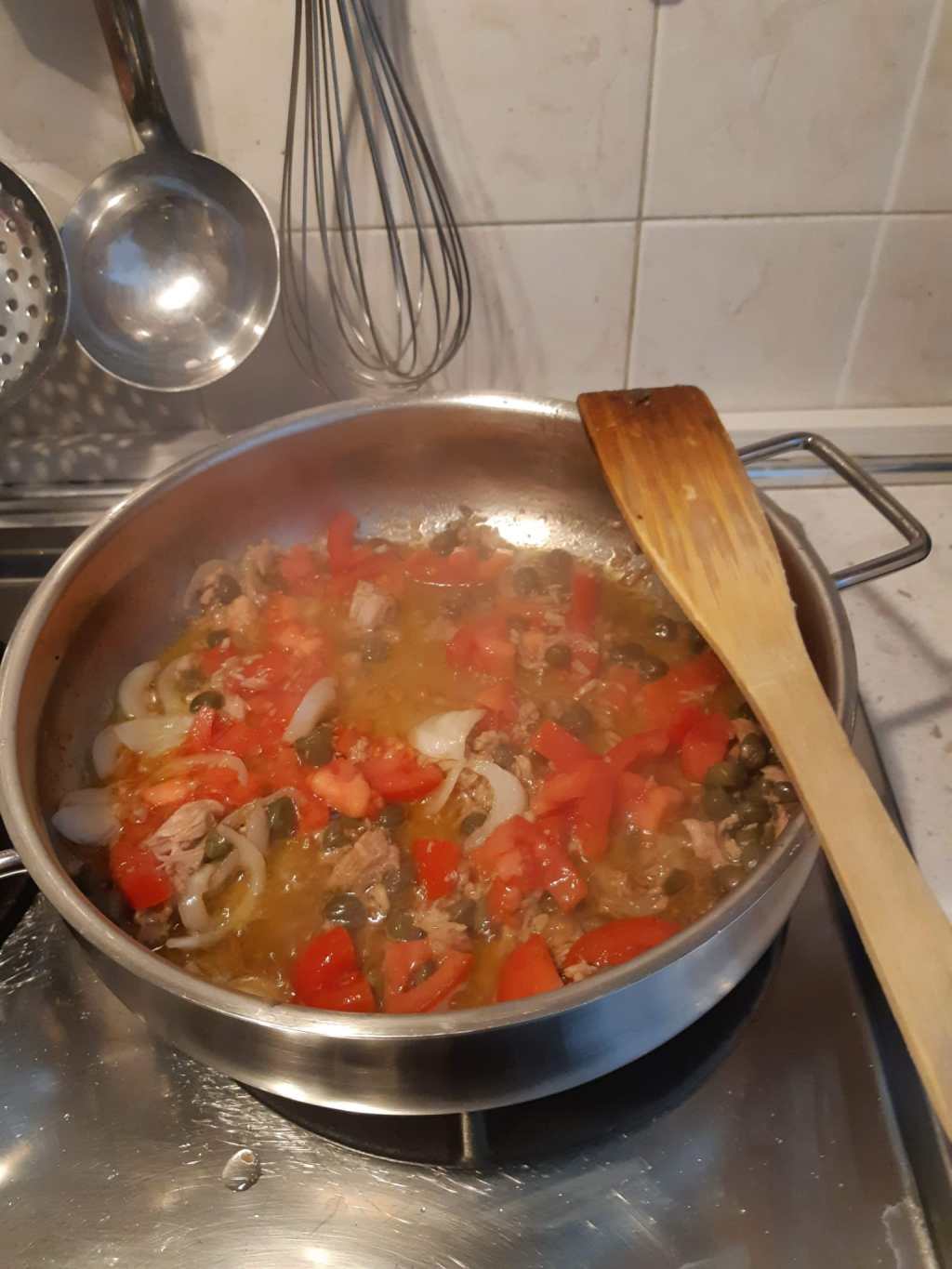 Sugo di Giorgio con datterini, acciughe, tonno e olive&nbsp;taggiasche