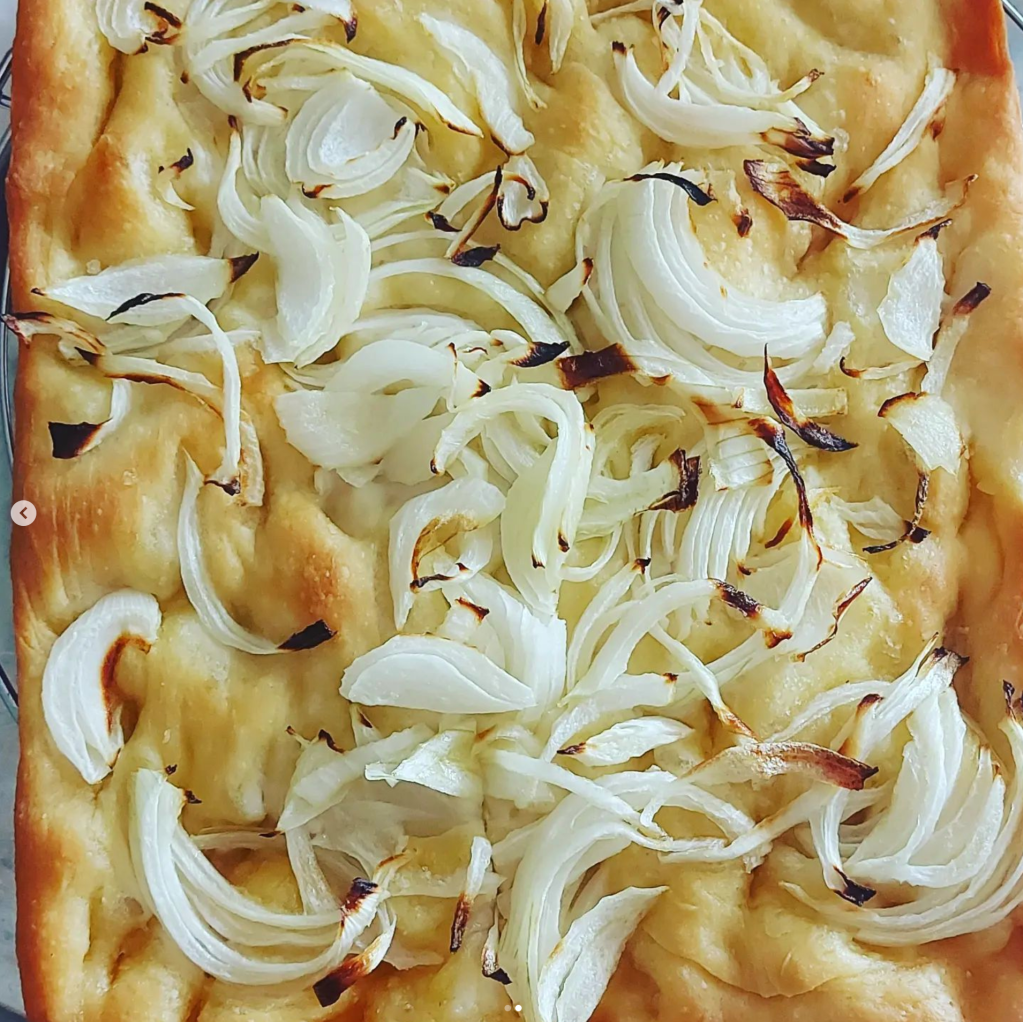 Focaccia genovese con la&nbsp;cipolla